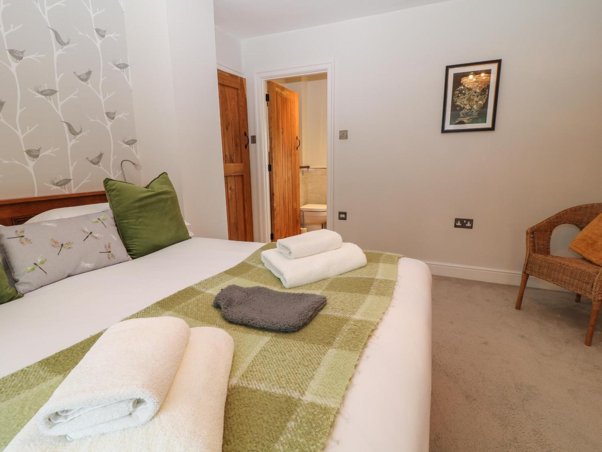 Апартаменты The Loft At Lucott House